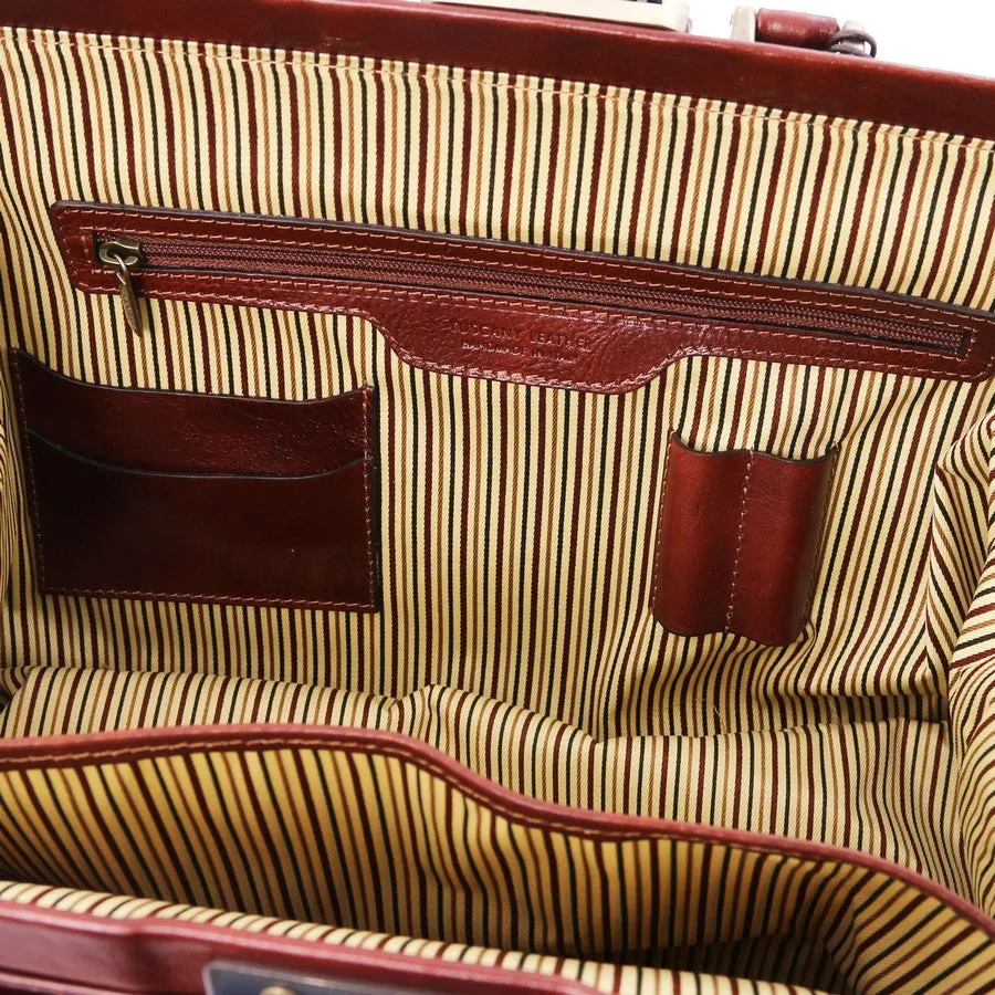 Leonardo Italian Leather Doctors Bag