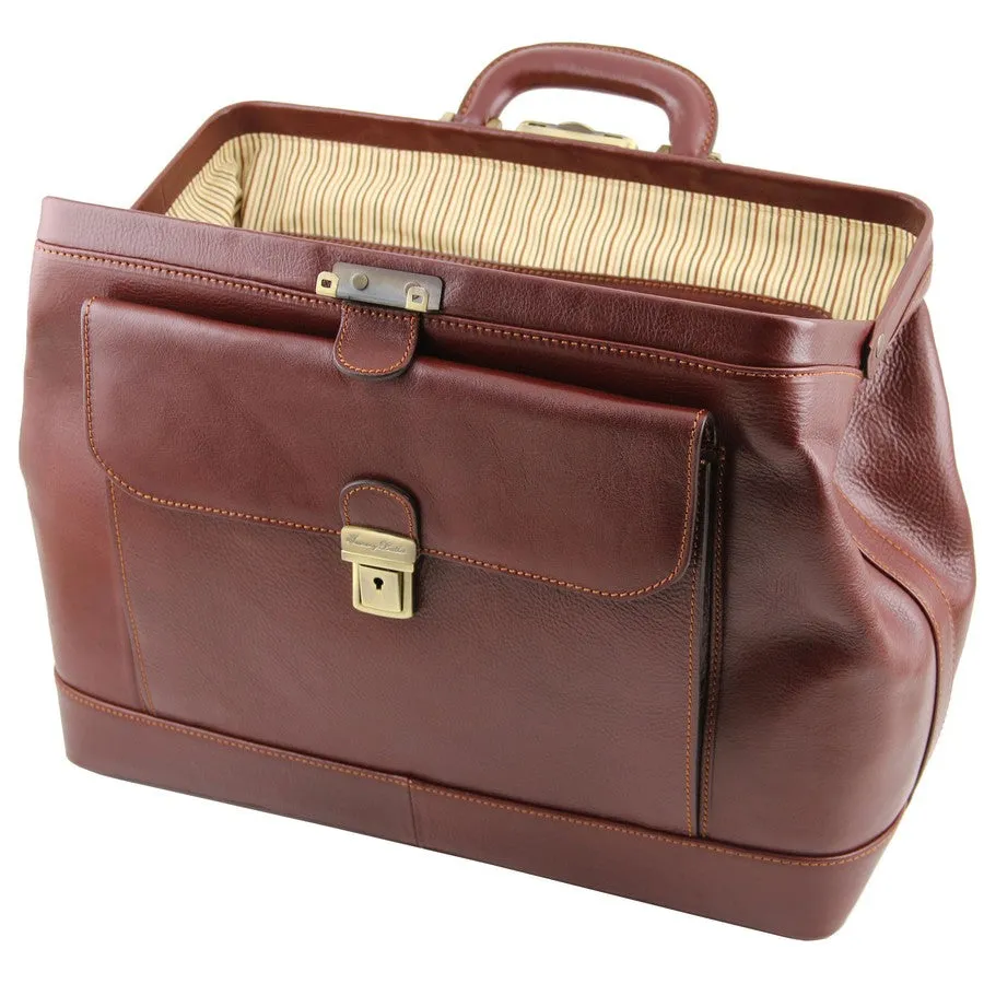 Leonardo Italian Leather Doctors Bag