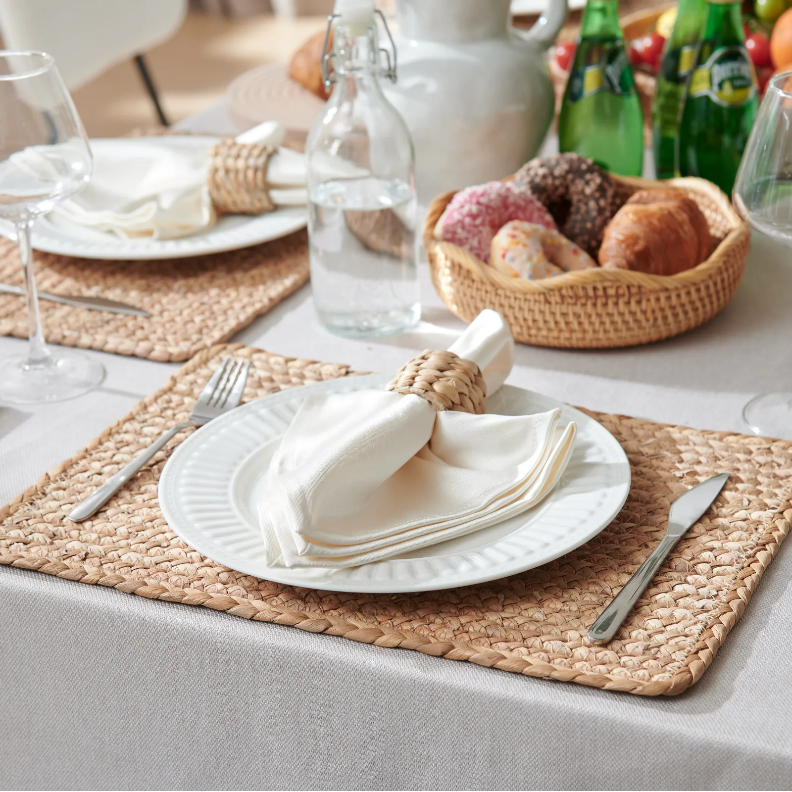 Woven Placemats Set of 6, 17" x 12" Rattan Table Mats, Natural Water Hyacinth Chargers for Dinner Plates, Wicker Placemats for Dining Table, Home, Wedding